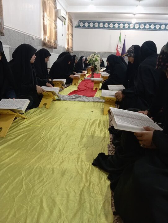 تصاویر/ محفل جزءخوانی قرآن کریم در مدارس علمیه خواهران استان‌ کرمان