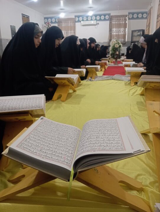 تصاویر/ محفل جزءخوانی قرآن کریم در مدارس علمیه خواهران استان‌ کرمان