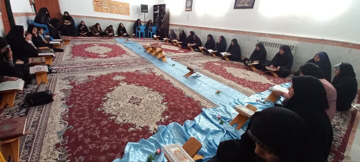 تصاویر/ محفل جزءخوانی قرآن کریم در مدارس علمیه خواهران استان‌ کرمان