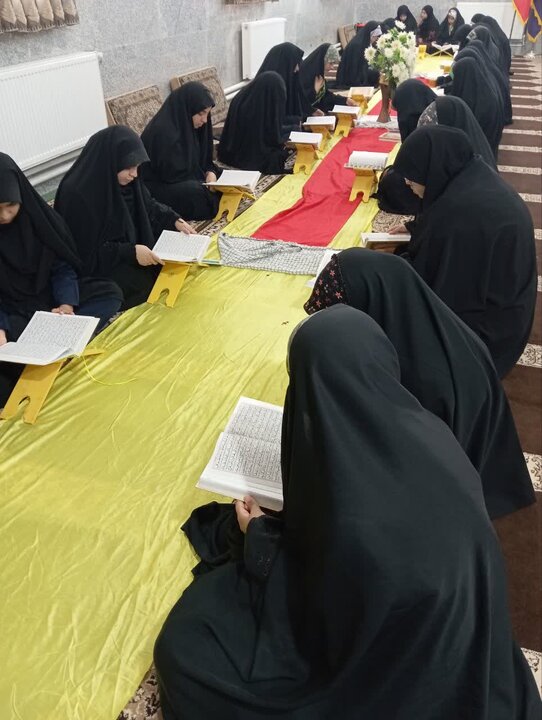 تصاویر/ محفل جزءخوانی قرآن کریم در مدارس علمیه خواهران استان‌ کرمان