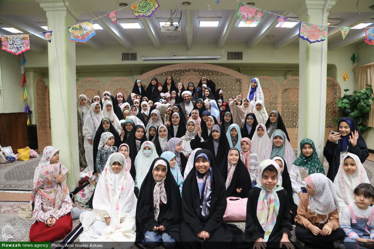 تصاویر / حضور امام جمعه همدان در جمع دختران روزه اولی‌ در مدرسه علمیه الزهرا(س)