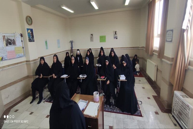 کارگاه «نگارش علمی» در مدرسه علمیه نرجسیه سنقر و کلیایی، برگزار شد+عکس