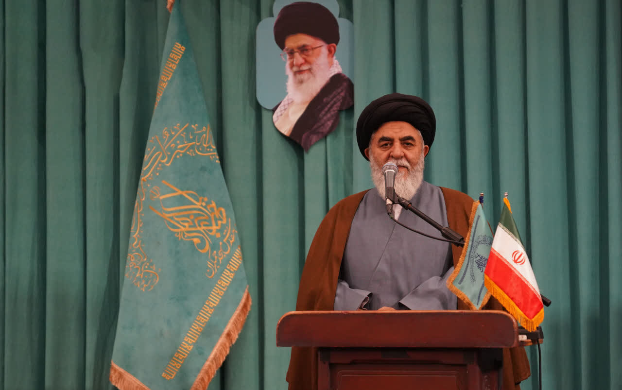 نقش معلمان در شکل گیری آینده جامعه بی‌بدیل است