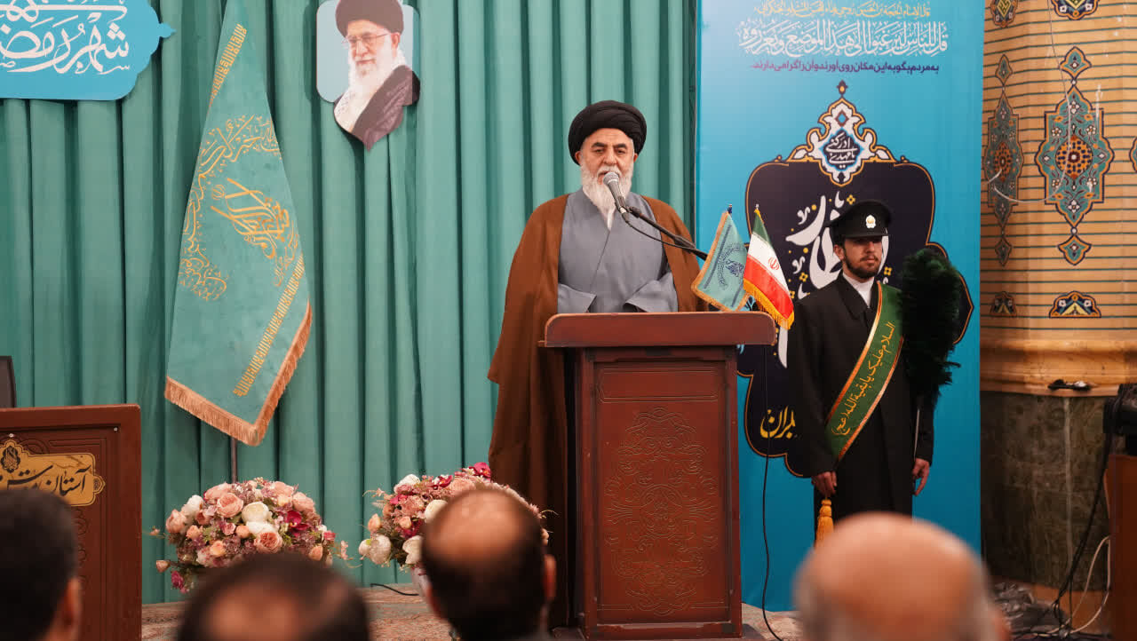 نقش معلمان در شکل گیری آینده جامعه بی‌بدیل است