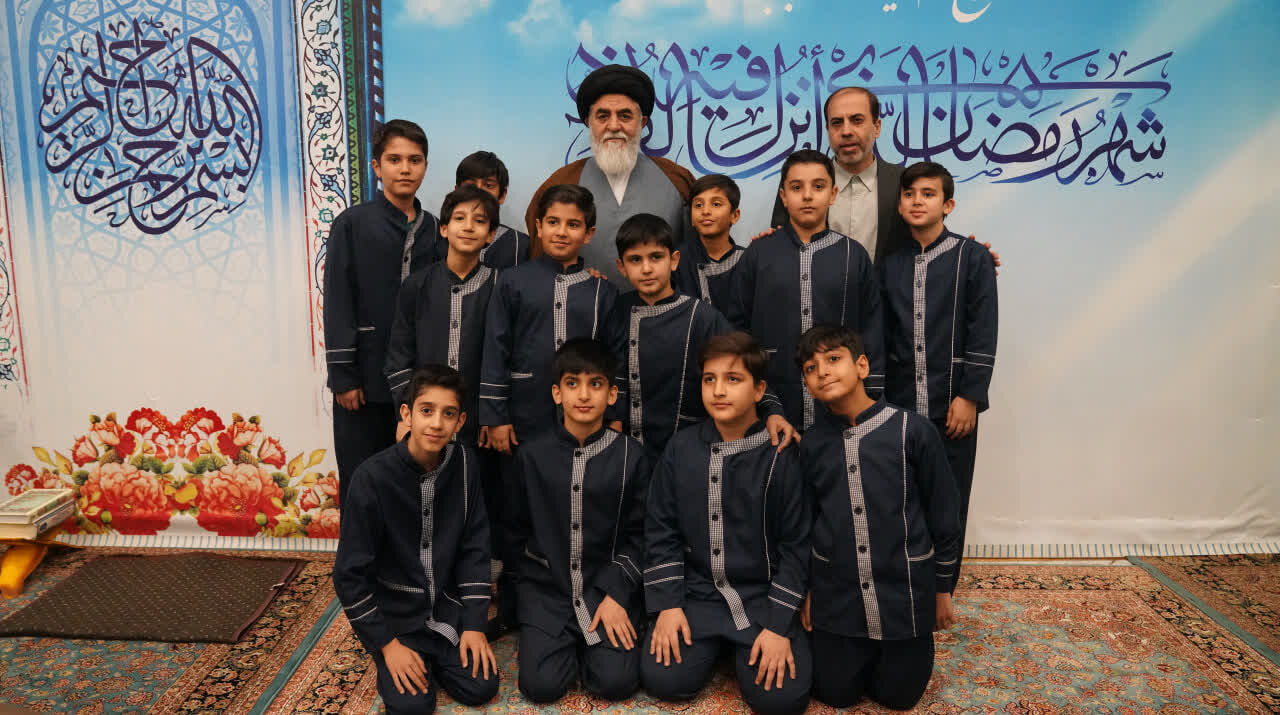 نقش معلمان در شکل گیری آینده جامعه بی‌بدیل است