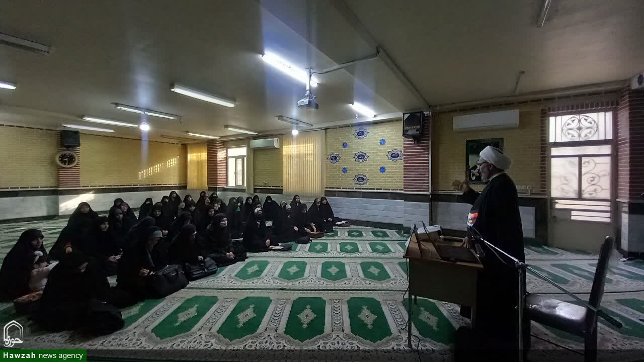 برگزاری نشست فرهنگی با موضوع مهدویت در مدرسه علمیه دورود