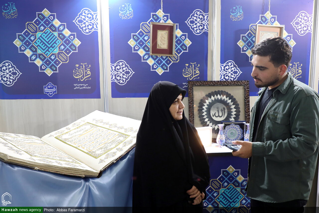 قرآنی که طی ۲۳ سال با سوزن دوخته شد / روایت خلق اثری کم‌نظیر با دستان ۲۰۰۰ هنرجو