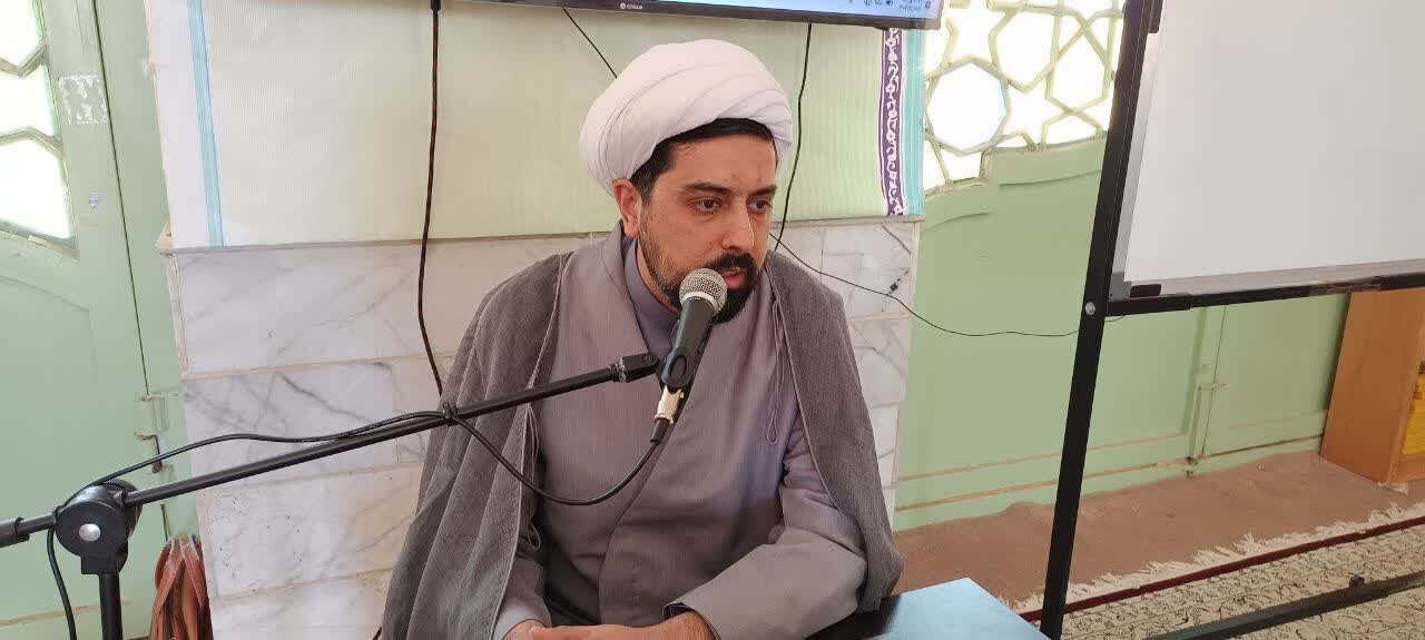 تصاویر/ بازخوانی پیام منشور روحانیت در مدرسه علمیه قائمیه بم