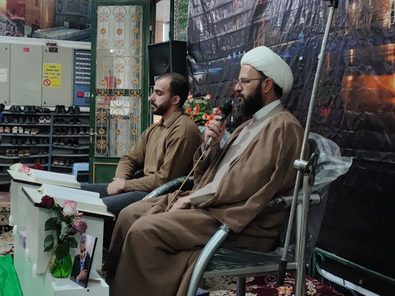 حضور طلاب مدرسه علمیه جعفریه زرند در مراسم جزءخوانی قرآن کریم مسجد قدمگاه.