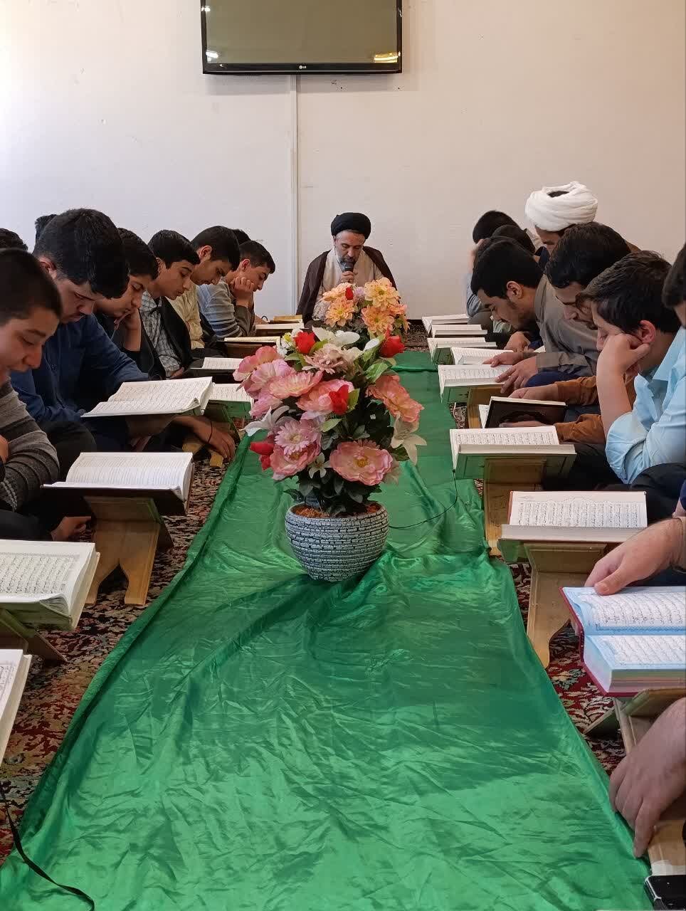 برگزاری ختم مفهومی قرآن کریم در مدرسه علمیه محمودیه کرمان+تصویر