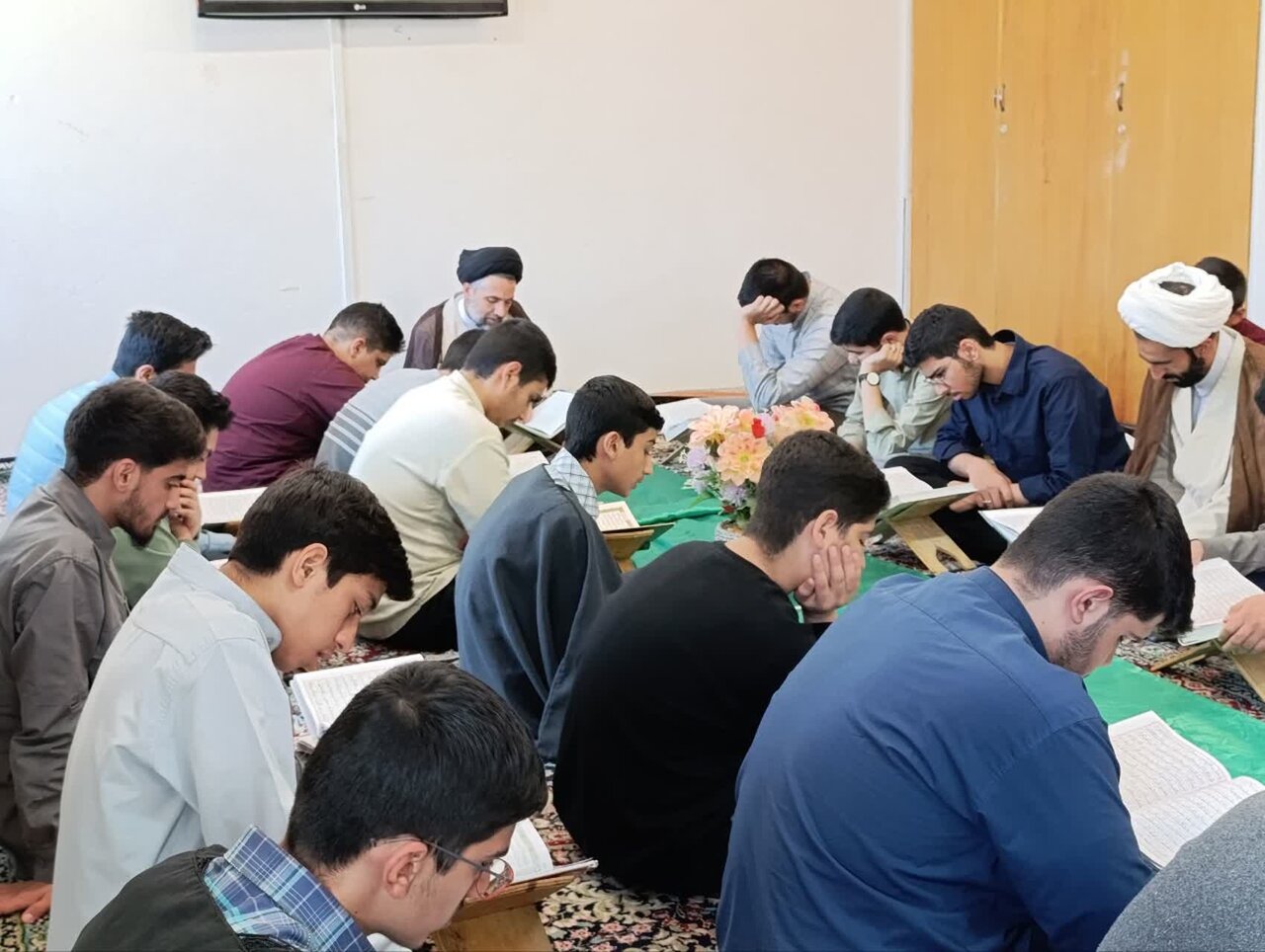 برگزاری ختم مفهومی قرآن کریم در مدرسه علمیه محمودیه کرمان+تصویر