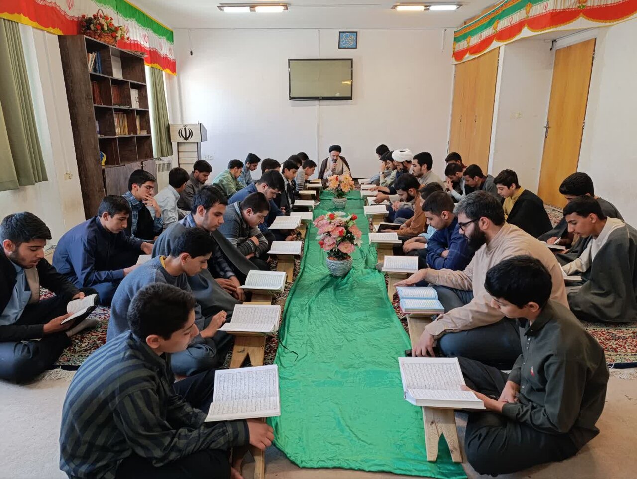 برگزاری ختم مفهومی قرآن کریم در مدرسه علمیه محمودیه کرمان+تصاویر