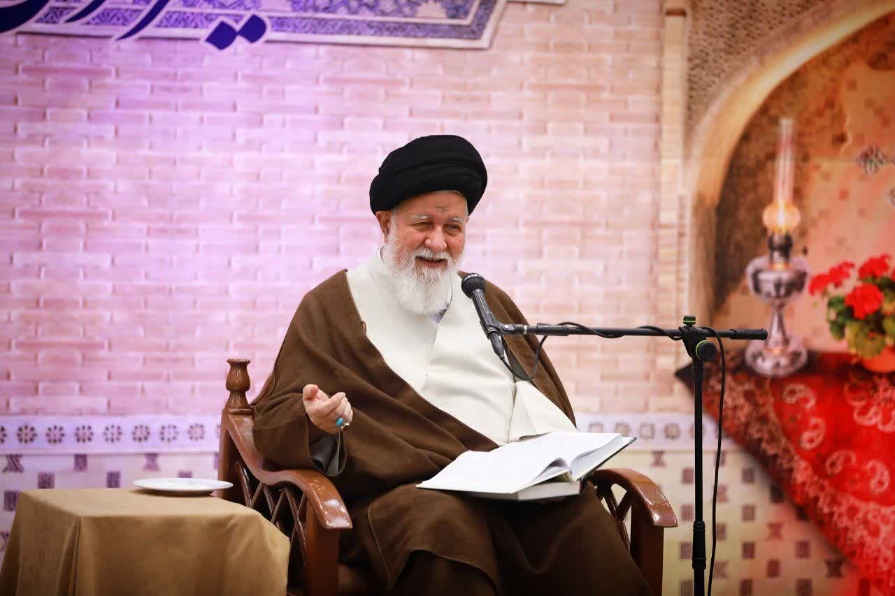 هدف دشمن در توهین به مقدسات، جدایی مردم از خدا و دین است