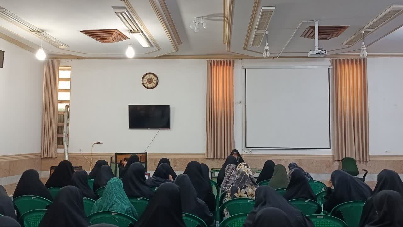 نشست فرهنگی مدرسه علمیه حضرت زینب (سلام‌الله‌علیها) کرمان