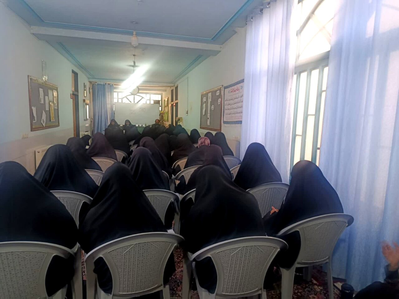 تحلیل تجربه‌های گذشته مذاکره با آمریکا در کرسی آزاداندیشی طلاب بمی+تصاویر