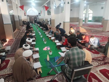 تصاویر/ جزءخوانی قرآن کریم طلاب در مسجد دوازده امام زرند