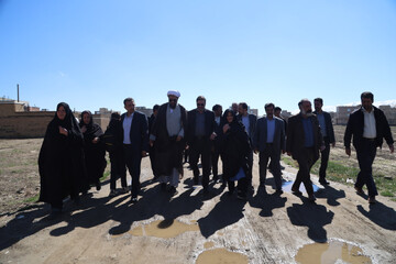 تصاویر / حضور امام جمعه همدان در یکی از مناطق کم برخوردار