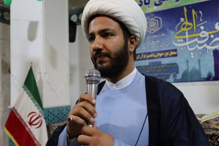 تصاویر/ محفل جزءخوانی قرآن و افطاری ساده در حرم امامزاده محمد(ع) شهر کرمان