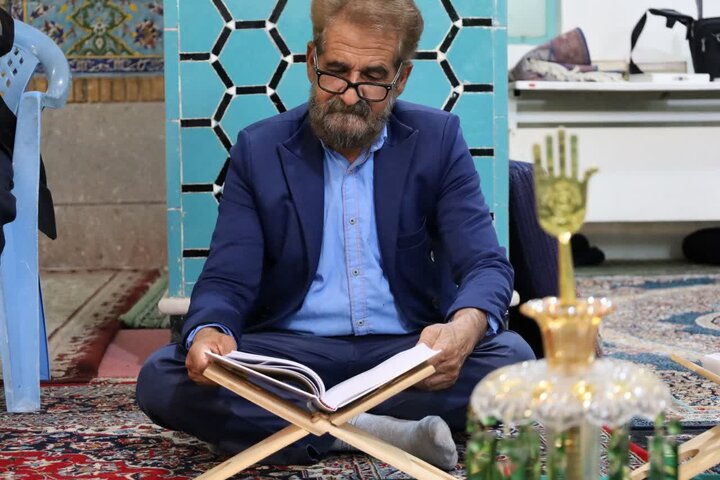 تصاویر/ محفل جزءخوانی قرآن و افطاری ساده در حرم امامزاده محمد(ع) شهر کرمان
