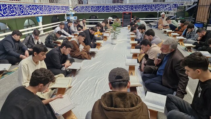 جز خوانی قرآن کریم در مدرسه امام محمد باقر(ع) پارس آباد