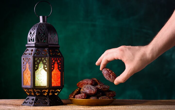 احکام رمضان | خوردن و آشامیدن روزه‌دار