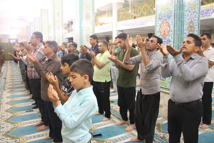 تصاویر/ سفره‌ افطاری ساده در مسجد خاتم‌الانبیاء(ص) کیش