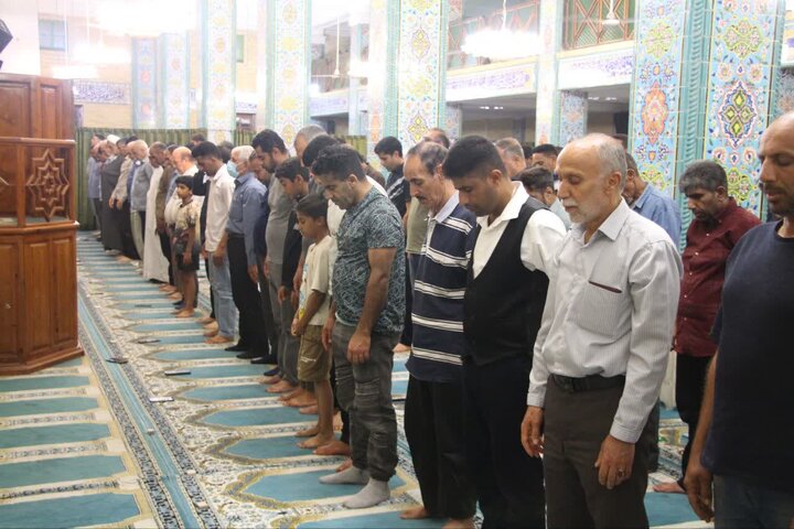 تصاویر/ سفره‌ افطاری ساده در مسجد خاتم‌الانبیاء(ص) کیش