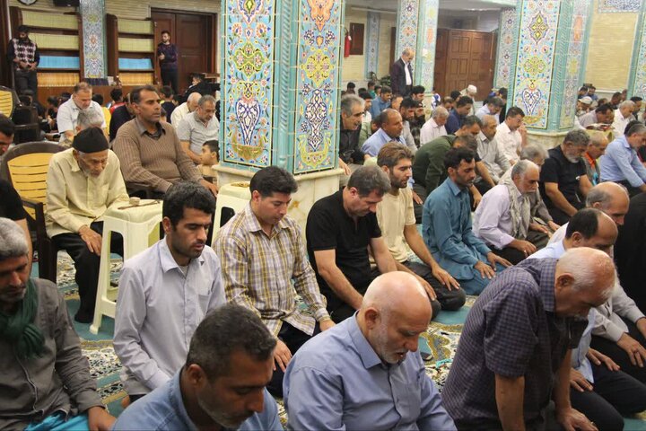 تصاویر/ سفره‌ افطاری ساده در مسجد خاتم‌الانبیاء(ص) کیش