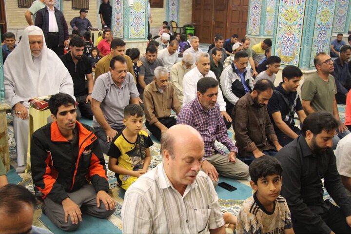 تصاویر/ سفره‌ افطاری ساده در مسجد خاتم‌الانبیاء(ص) کیش