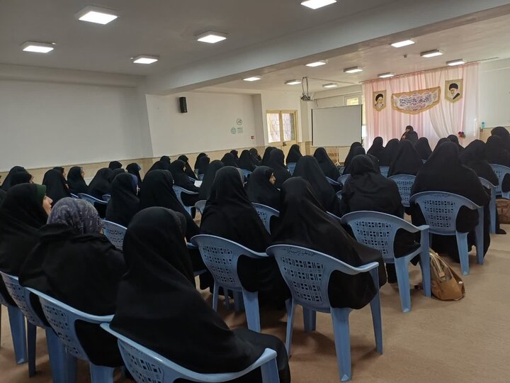 تصاویر/ نشست اخلاقی طلاب مدرسه علمیه زینب کبری سلام الله علیها ارومیه
