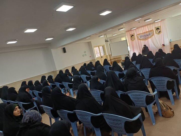 تصاویر/ نشست اخلاقی طلاب مدرسه علمیه زینب کبری سلام الله علیها ارومیه