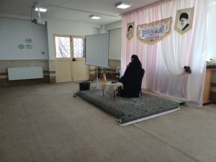 تصاویر/ نشست اخلاقی طلاب مدرسه علمیه زینب کبری سلام الله علیها ارومیه