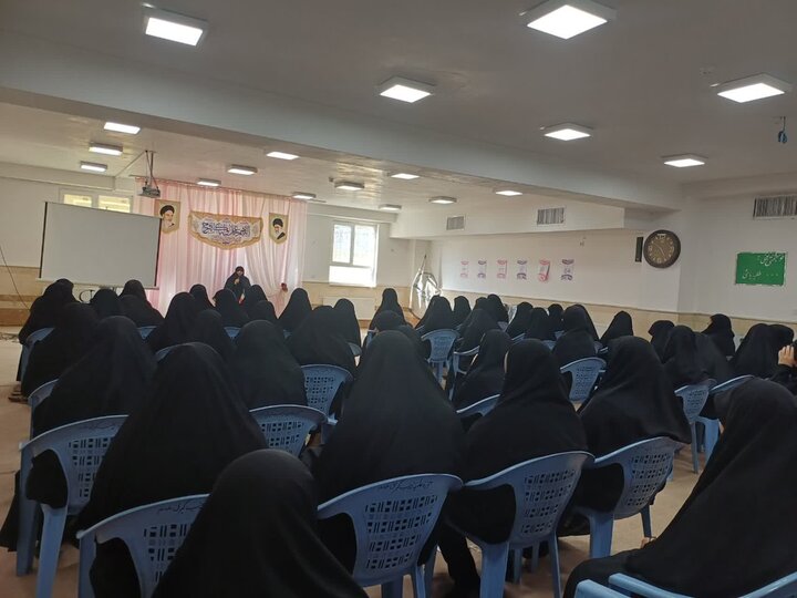تصاویر/ نشست اخلاقی طلاب مدرسه علمیه زینب کبری سلام الله علیها ارومیه