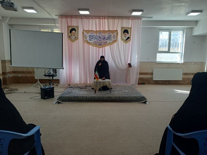 تصاویر/ نشست اخلاقی طلاب مدرسه علمیه زینب کبری سلام الله علیها ارومیه