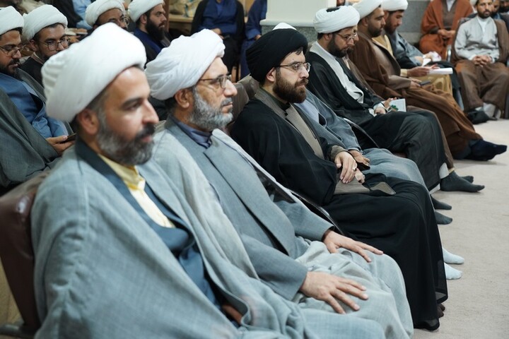 تصاویر/ دیدار جمعی از ملبسین با نماینده ولی فقیه در بوشهر