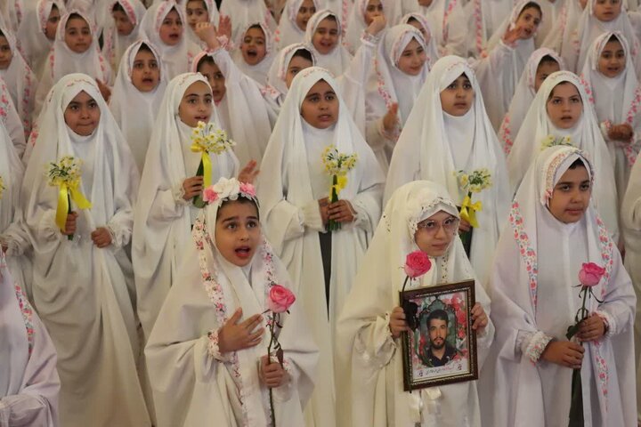 تصاویر/برگزاری مراسم جشن تکلیف دختران شهرستان شازند