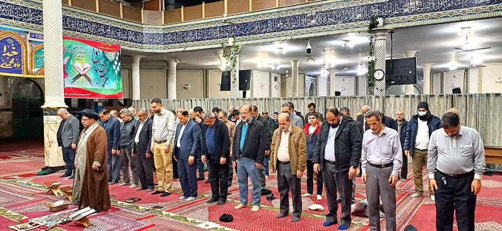 تصاویر/ مناجات خوانی و محفل انس با قرآن در مدرسه سفیران هدایت امام صادق(ع)