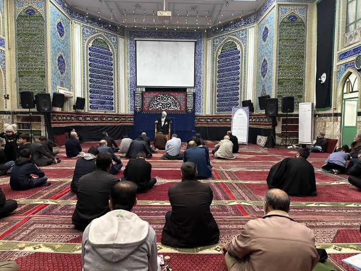 تصاویر/ مناجات خوانی و محفل انس با قرآن در مدرسه سفیران هدایت امام صادق(ع)