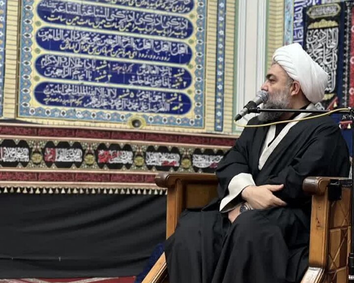 تصاویر/ مناجات خوانی و محفل انس با قرآن در مدرسه سفیران هدایت امام صادق(ع)