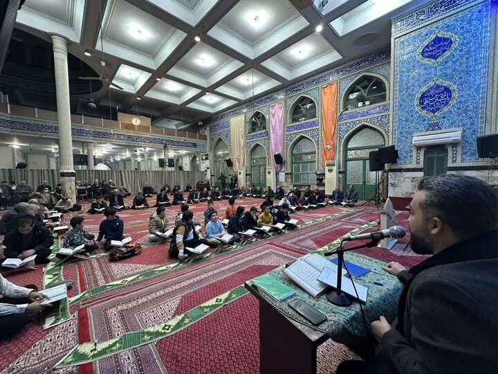 تصاویر/ مناجات خوانی و محفل انس با قرآن در مدرسه سفیران هدایت امام صادق(ع)