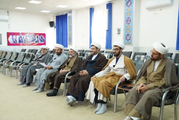 تصاویر/نشست فصلی شورای هجواری حوزه علمیه با آموزش و پرورش استان لرستان