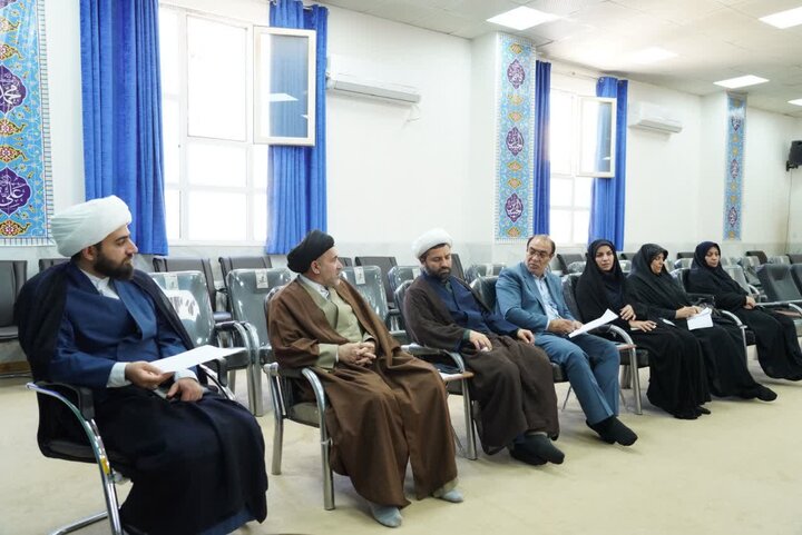 تصاویر/نشست فصلی شورای هجواری حوزه علمیه با آموزش و پرورش استان لرستان