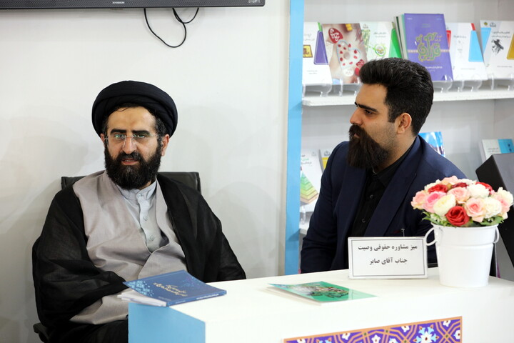 تصاویر/بازدید میهمانان و شخصیت ها از بخش حوزوی سی و سومین نمایشگاه بین المللی قرآن کریم