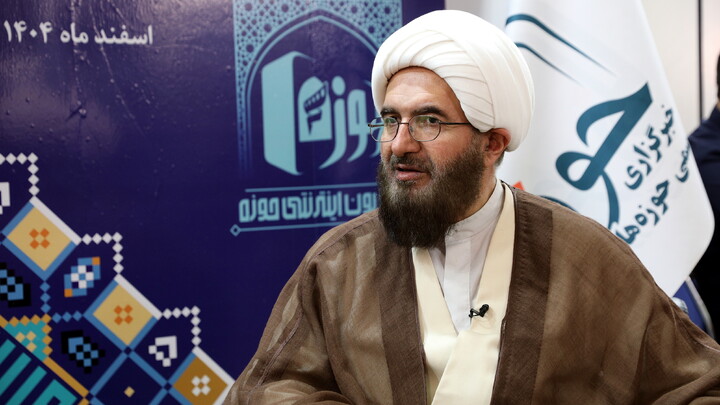 تصاویر/بازدید میهمانان و شخصیت ها از بخش حوزوی سی و سومین نمایشگاه بین المللی قرآن کریم