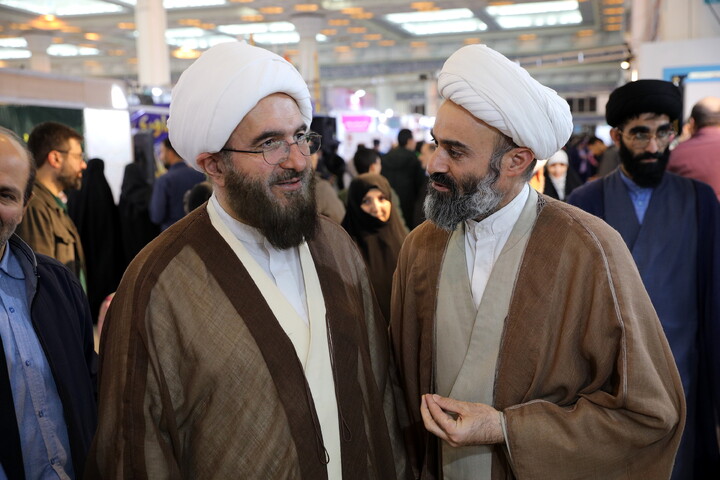 تصاویر/بازدید میهمانان و شخصیت ها از بخش حوزوی سی و سومین نمایشگاه بین المللی قرآن کریم