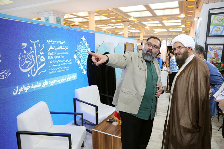 تصاویر/بازدید میهمانان و شخصیت ها از بخش حوزوی سی و سومین نمایشگاه بین المللی قرآن کریم