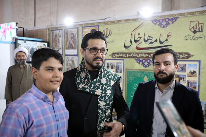 تصاویر/بازدید میهمانان و شخصیت ها از بخش حوزوی سی و سومین نمایشگاه بین المللی قرآن کریم