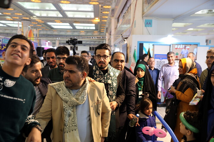 تصاویر/بازدید میهمانان و شخصیت ها از بخش حوزوی سی و سومین نمایشگاه بین المللی قرآن کریم