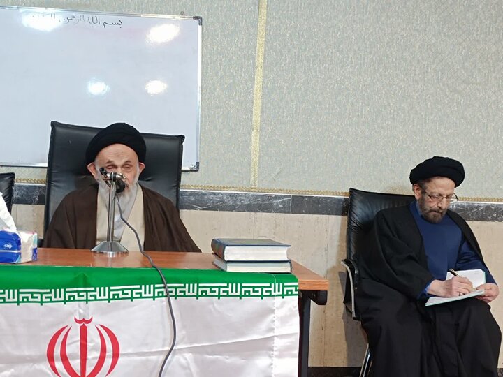 تصاویر/گردهم آیی ائمه جماعات مساجد در مدرسه علمیه امام القائم(عج)