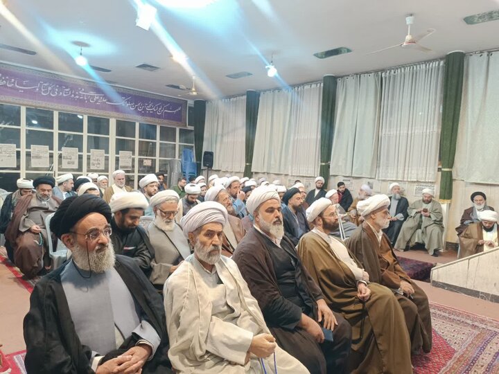 تصاویر/گردهم آیی ائمه جماعات مساجد در مدرسه علمیه امام القائم(عج)